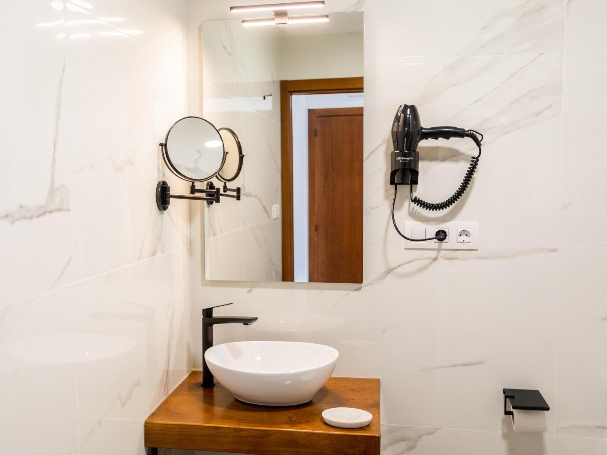 Complexo Xacobeo Hotel ตริอากาสเตลา ภายนอก รูปภาพ