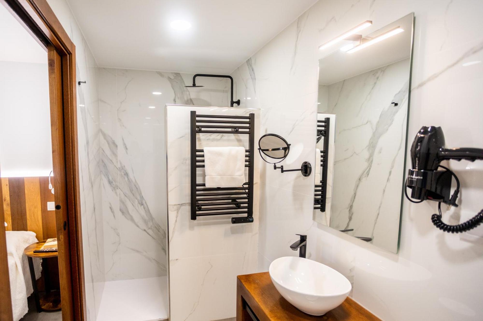 Complexo Xacobeo Hotel ตริอากาสเตลา ภายนอก รูปภาพ